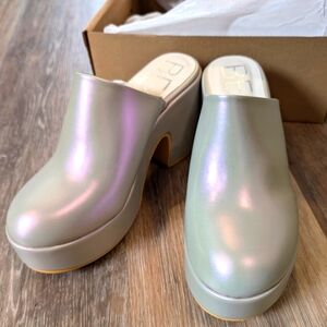 Pearl Clogs
